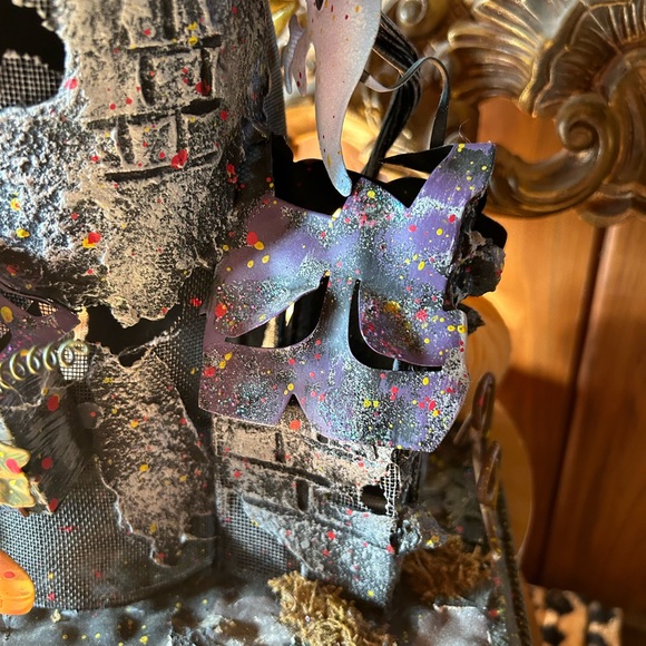 Vintage metal tall haunted house, Halloween decor - Picture 9 of 10